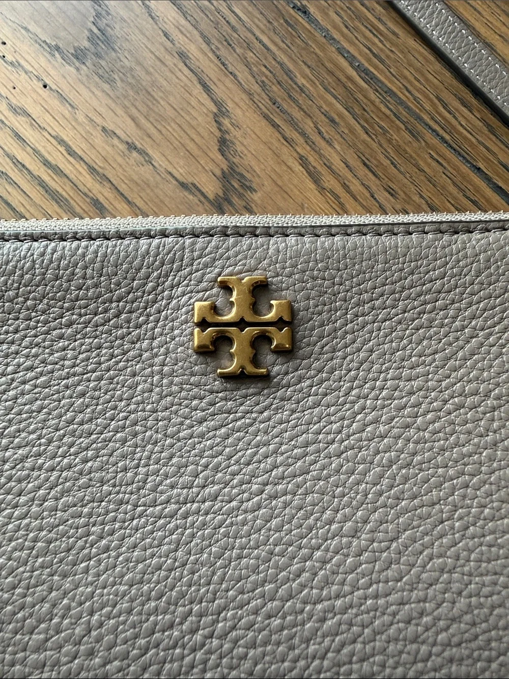 Tory Burch compact pebbled